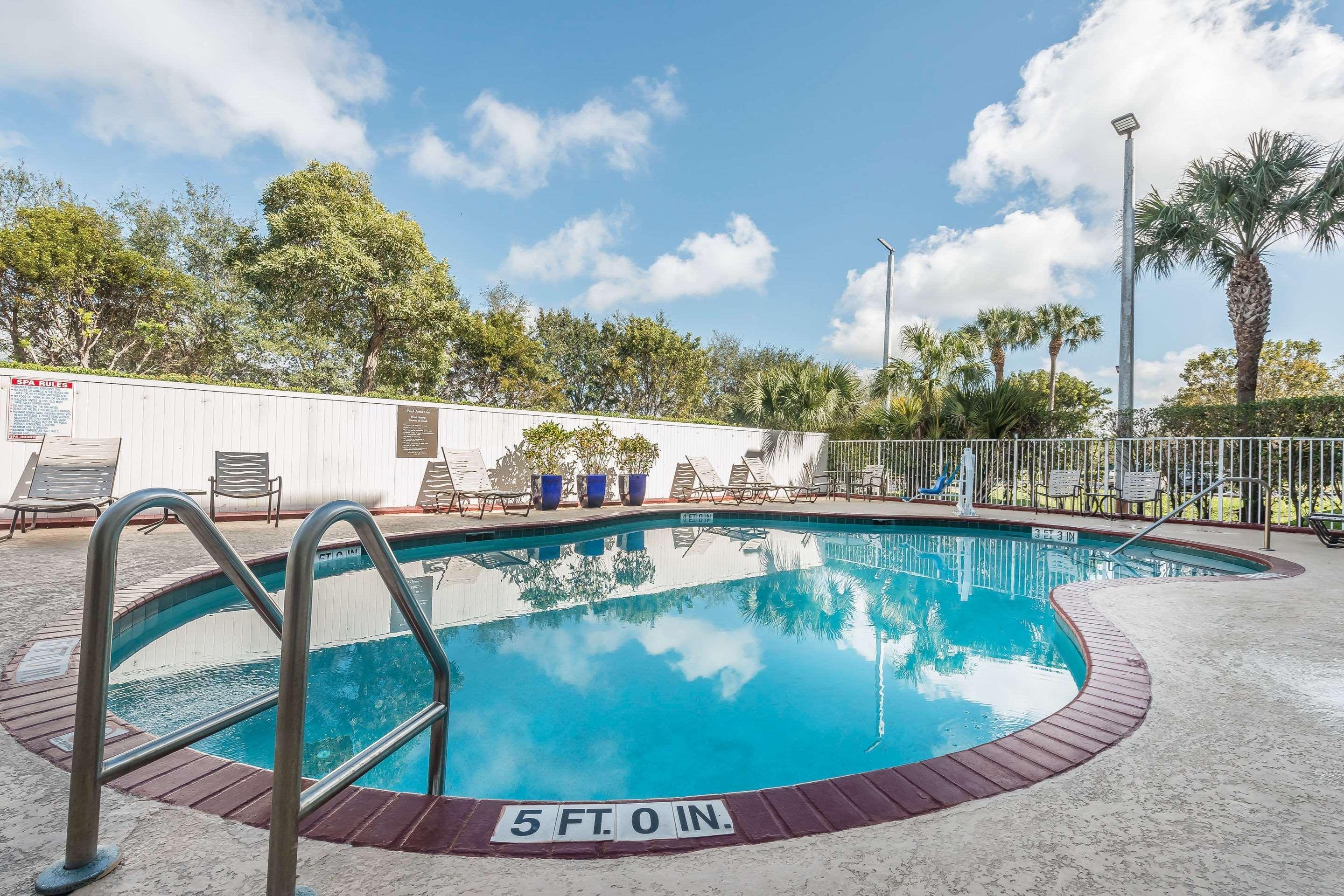 Comfort Suites Sawgrass Tamarac Bagian luar foto